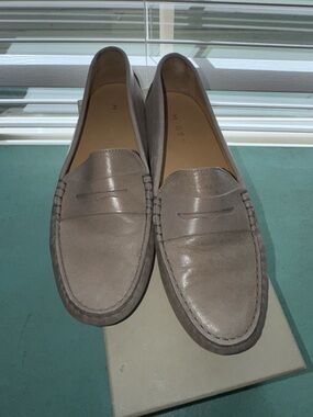 Handmade Italian Women’s Driving Loafers in Taupe